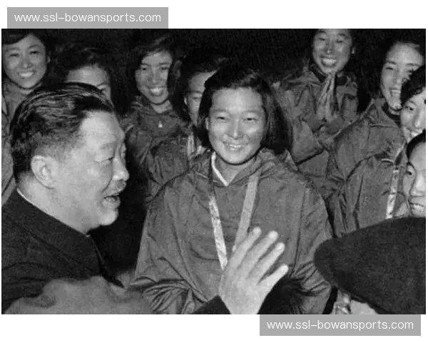 王梓赛贺龙雨双人同步配合演练 重点打磨连接动作的节奏一致性